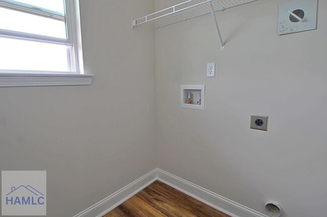 Building Photo - 180 Mcclelland Lp NE