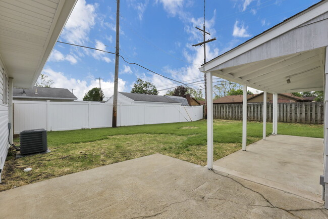 Building Photo - 2817 Woodgrove Dr