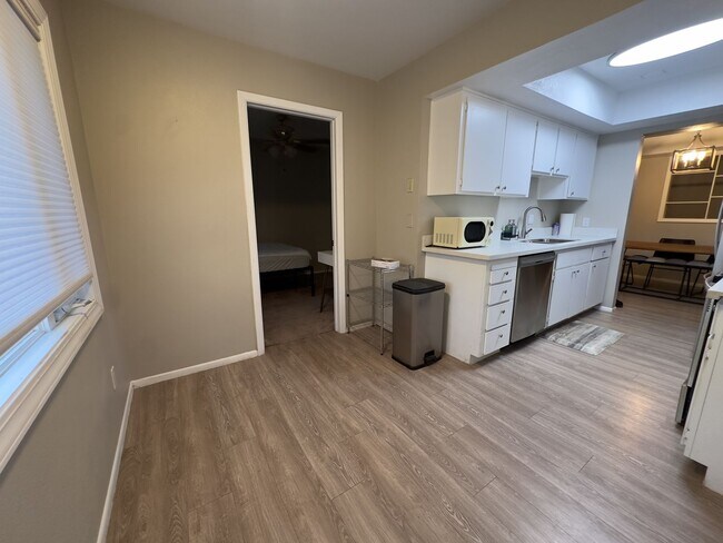 Building Photo - For Lease -Partially Furnished $2,599 or Unfurnished $2,300 2 Beds-2 Bath Painted Mountain Golf C...