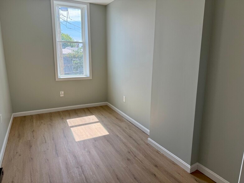 Building Photo - 303 Whitridge Ave