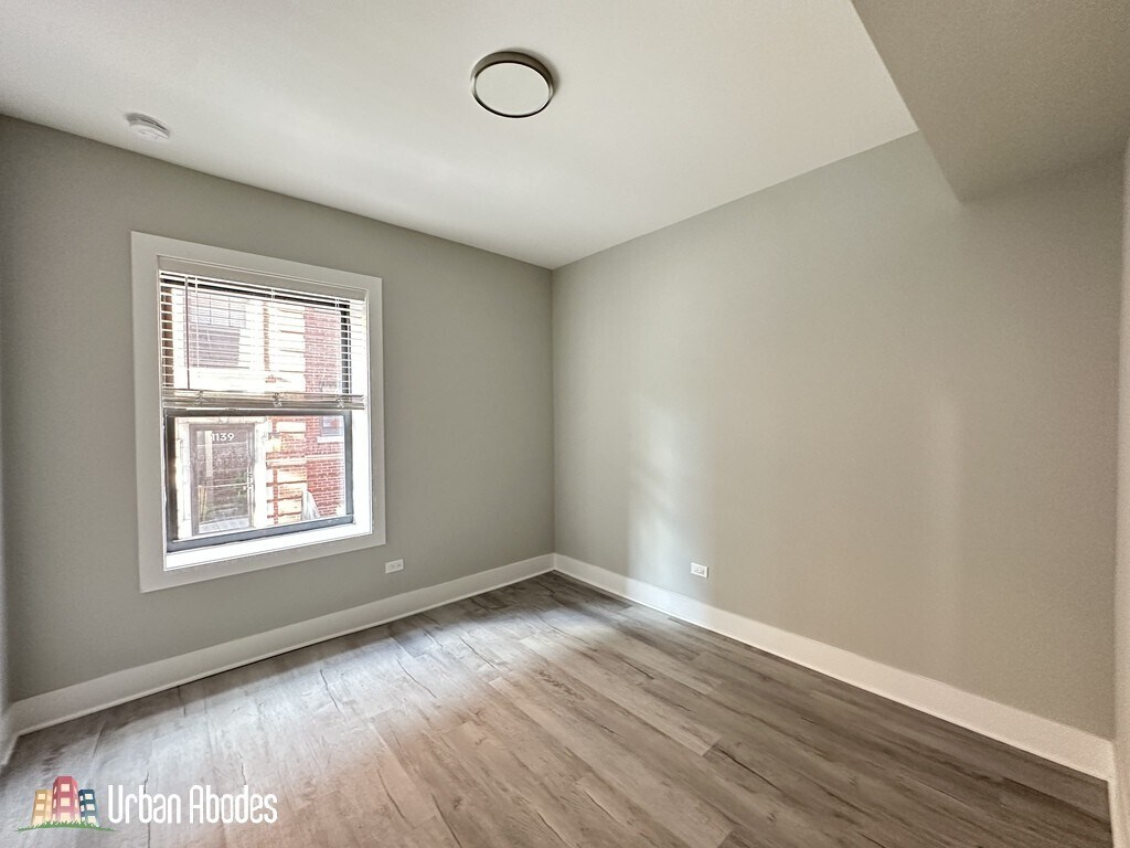 Building Photo - 1137 Oak Ave