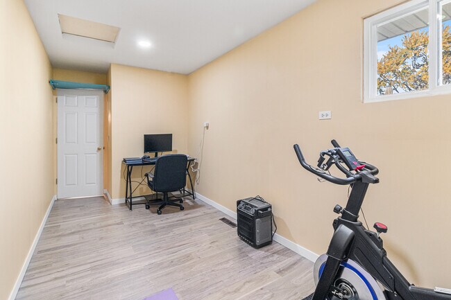 Building Photo - 379 Stone Pl