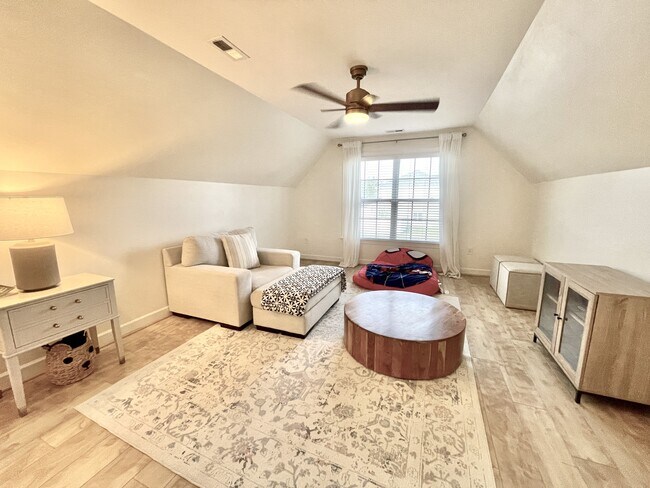 Building Photo - 126 Watchmen Ln