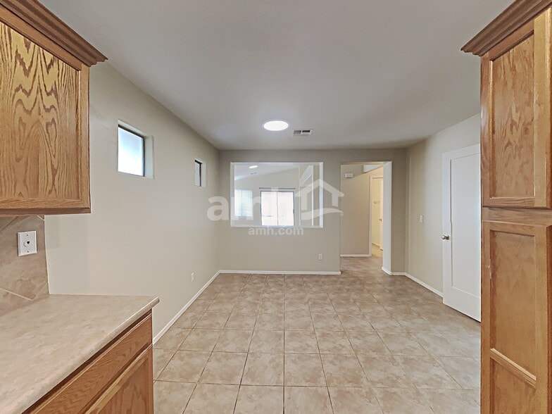 Building Photo - 3614 W Vineyard Rd