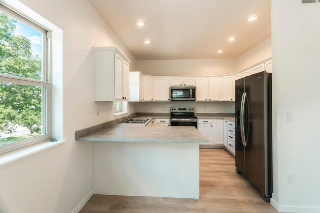 Building Photo - 94 Castle Ridge Dr