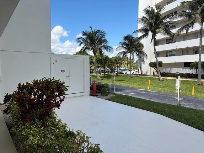 Building Photo - 3600 N Ocean Dr