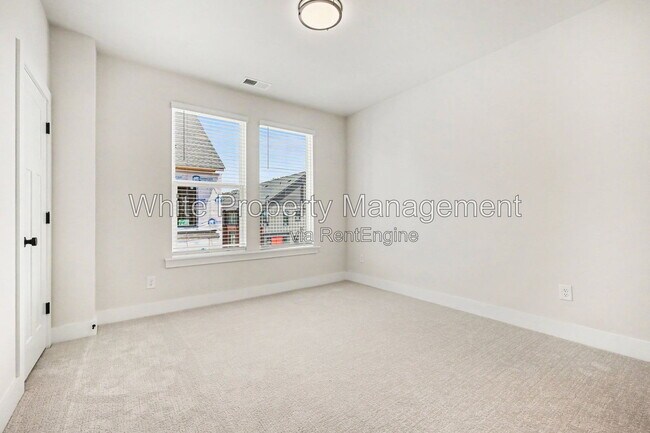 Building Photo - 2146 N Graham St