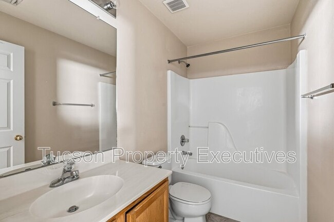 Building Photo - 13256 N Hammerstone Ln