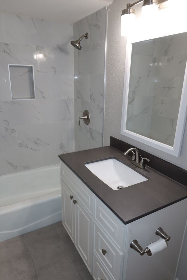 Building Photo - 7256 Havenside Dr