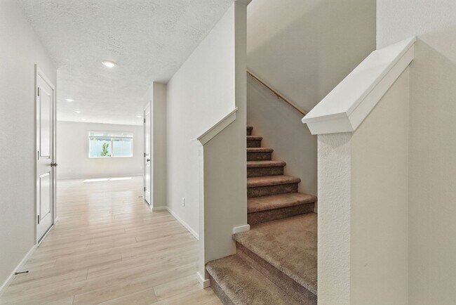 Building Photo - Beautifully Maintained Home in Coveted HOA...
