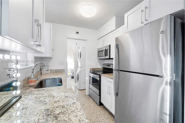 Building Photo - 1821 SW 11th Ct