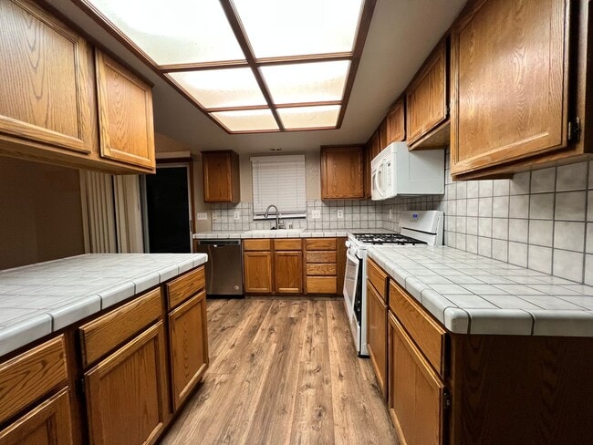 Building Photo - Beautiful 2 Story 5 BD 3 BA Home