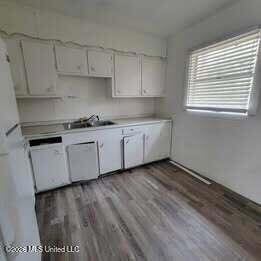 Building Photo - 632 Capital Ave