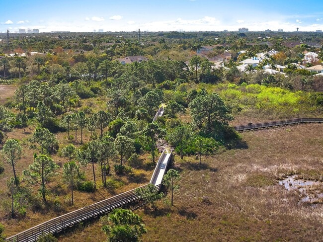 Building Photo - 200 W Bay Cedar Cir