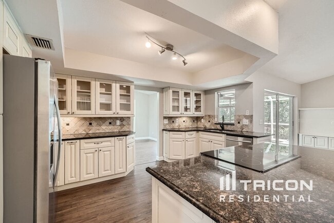 Building Photo - 854 Christina Cir
