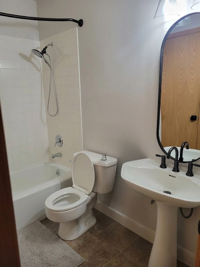 Building Photo - Two Bedroom Condo Available In Downtown Boulder