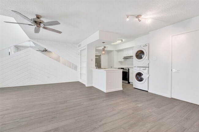 Building Photo - 2800 Jeanetta St