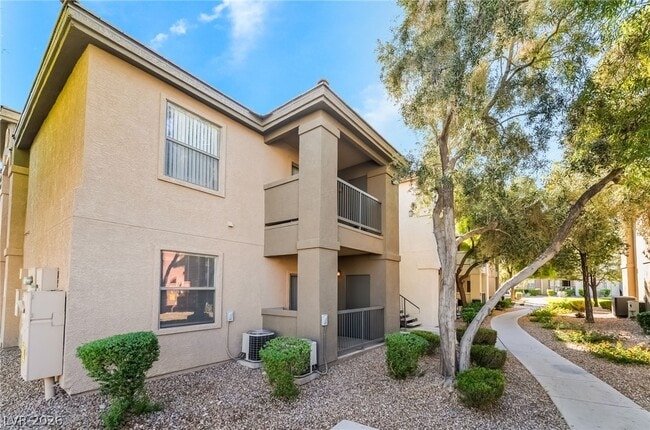 Building Photo - 8000 W Badura Ave