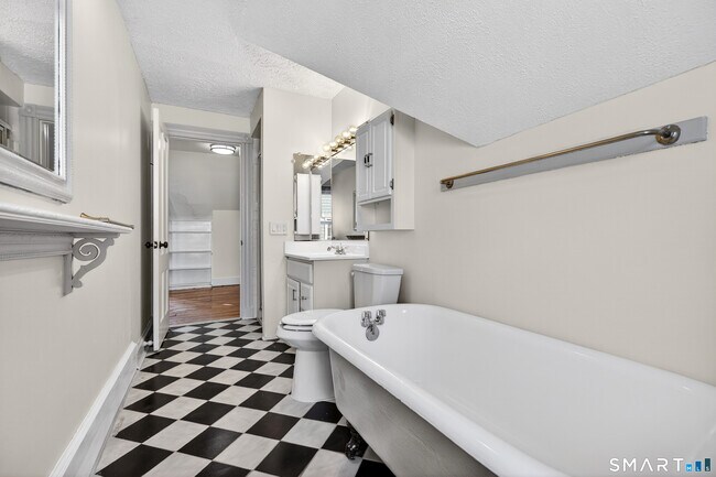 Building Photo - 339 Willow St