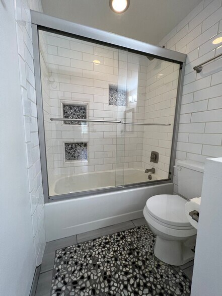 Building Photo - 2938 Kalmia Ave