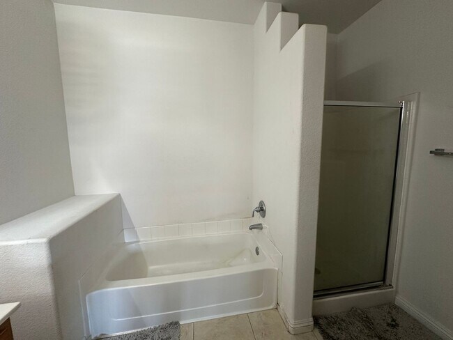 Building Photo - 2 bedroom Partially furnished Condo