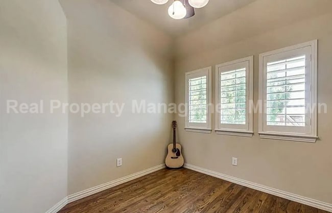 Building Photo - Well-Planned 4BR/3BA—Space for Guests, Off...