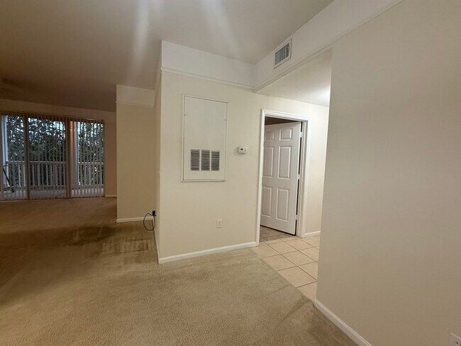 Building Photo - 2801 Chancellorsville Dr