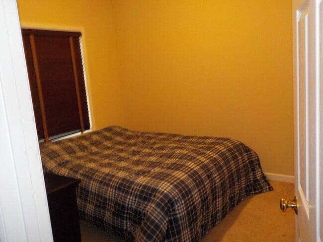 Building Photo - 3 bed, 2 bath house