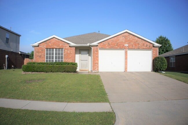 Building Photo - 2417 Hampton Dr