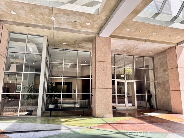 Building Photo - 801S S Grand Ave