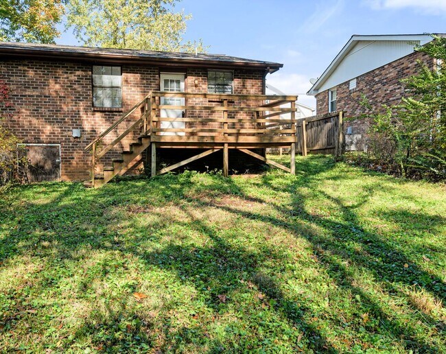 Building Photo - On Special: Two Bedroom Duplex in Hermitage!