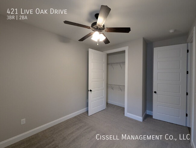 Building Photo - 421 Live Oak Dr