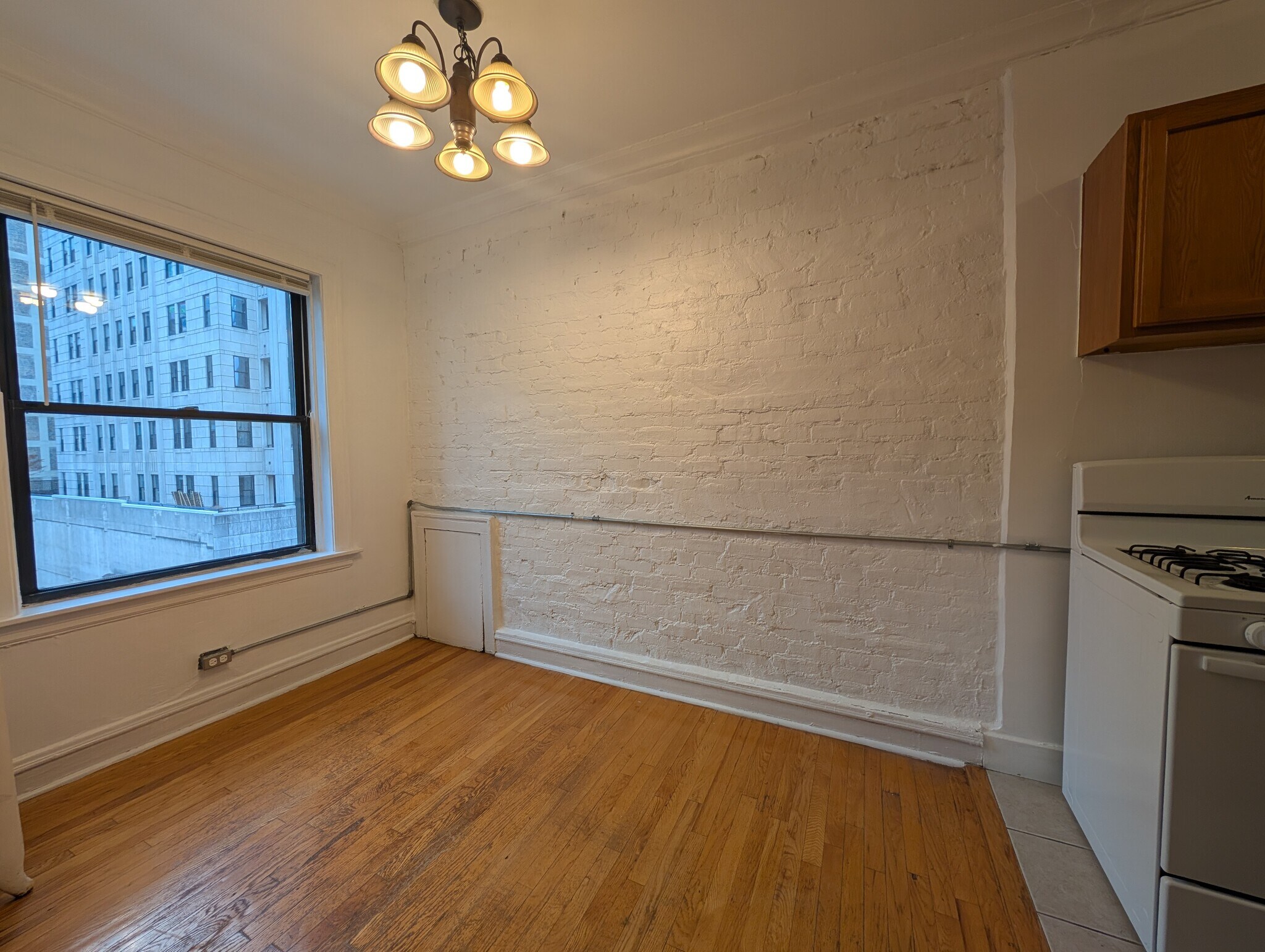 Building Photo - 1160 N Dearborn St