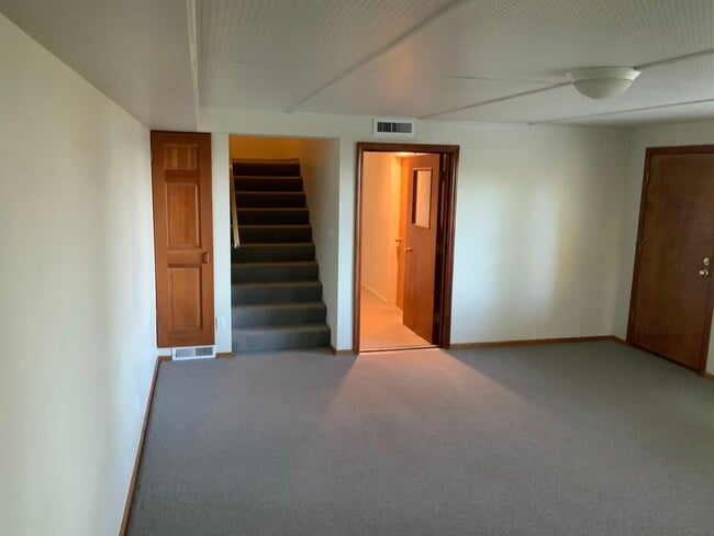 Building Photo - 3 Bedroom House in Hendrick's Park Area