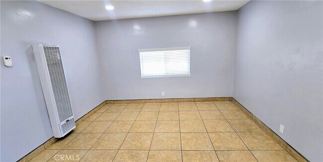 Building Photo - 1342 E 77th Pl