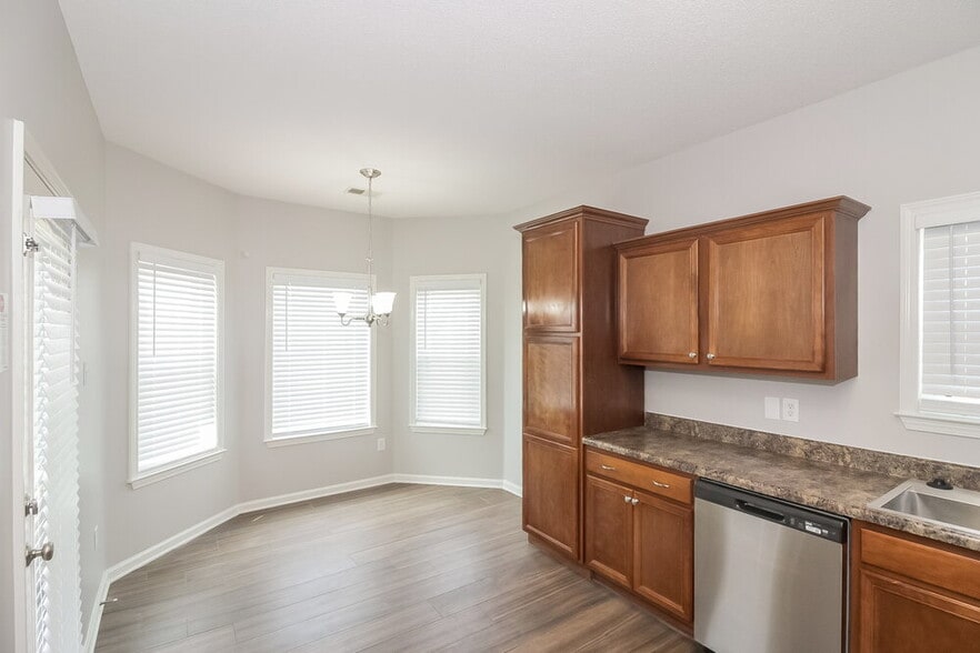 Building Photo - 70 Penny Ln