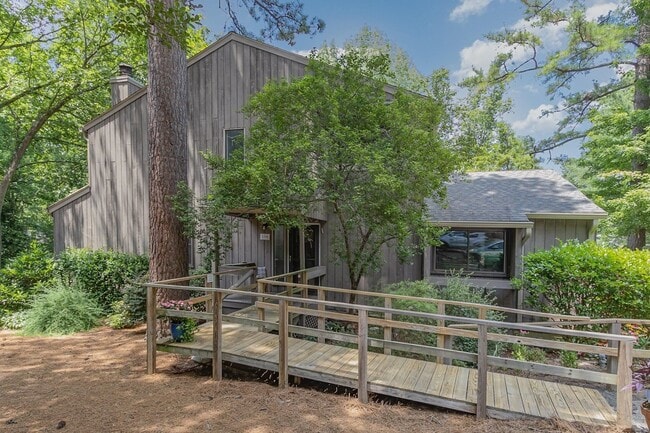 Building Photo - 208 Ridge Trl