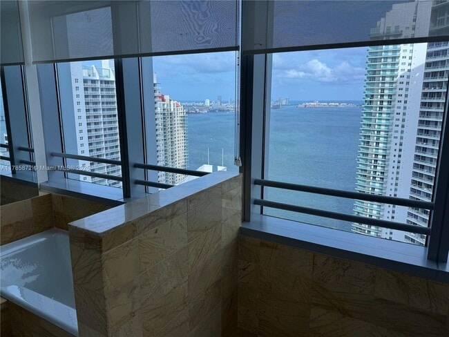 Building Photo - 1395 Brickell Ave