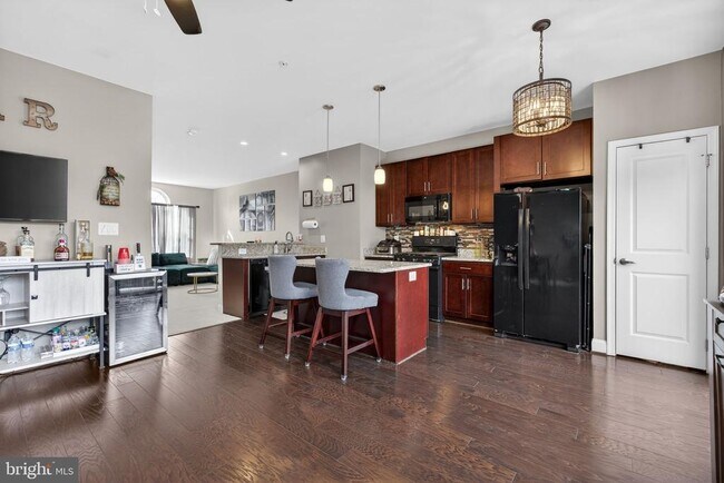 Building Photo - 806 Maury Ave