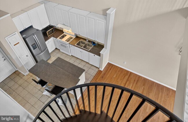 Building Photo - 501 Hungerford Dr