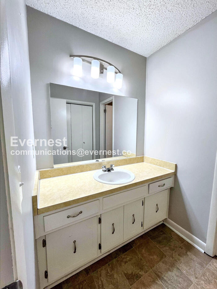 Building Photo - 3241 New Towne Rd