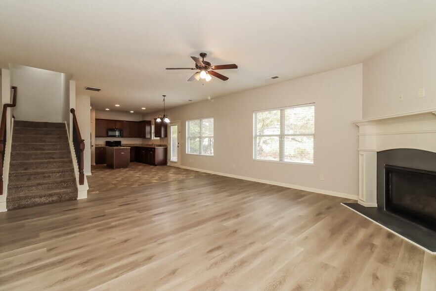 Building Photo - 909 Walking Stick Trail NE