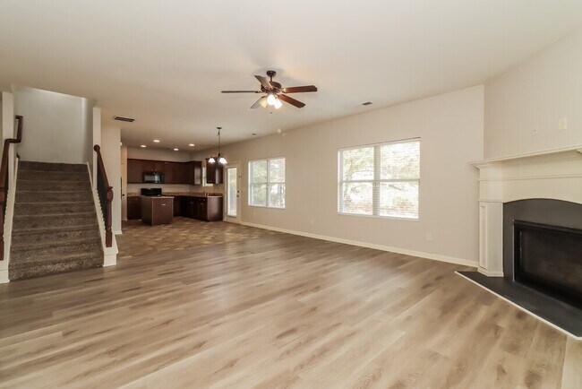 Building Photo - 909 Walking Stick Trail NE