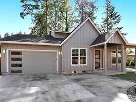 Building Photo - 84 SW Meadow Dr