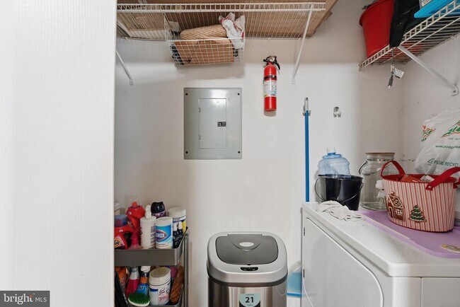 Building Photo - 8103 Lacy Dr