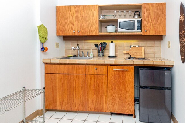 Building Photo - 1 BD Fully Furnished Downtown Location