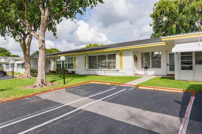 Building Photo - 1055 NW 83rd Ave