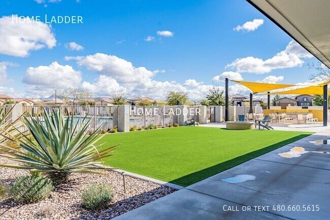 Building Photo - 9504 E Theia Dr