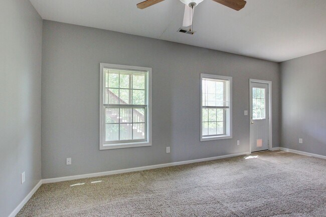 Building Photo - Sweet Splitlevel with Awesome Basement Area