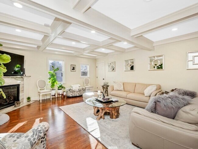 Building Photo - 50 Rowe St